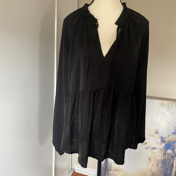 Silk like beautiful peasant blouse - Picture 3 of 4